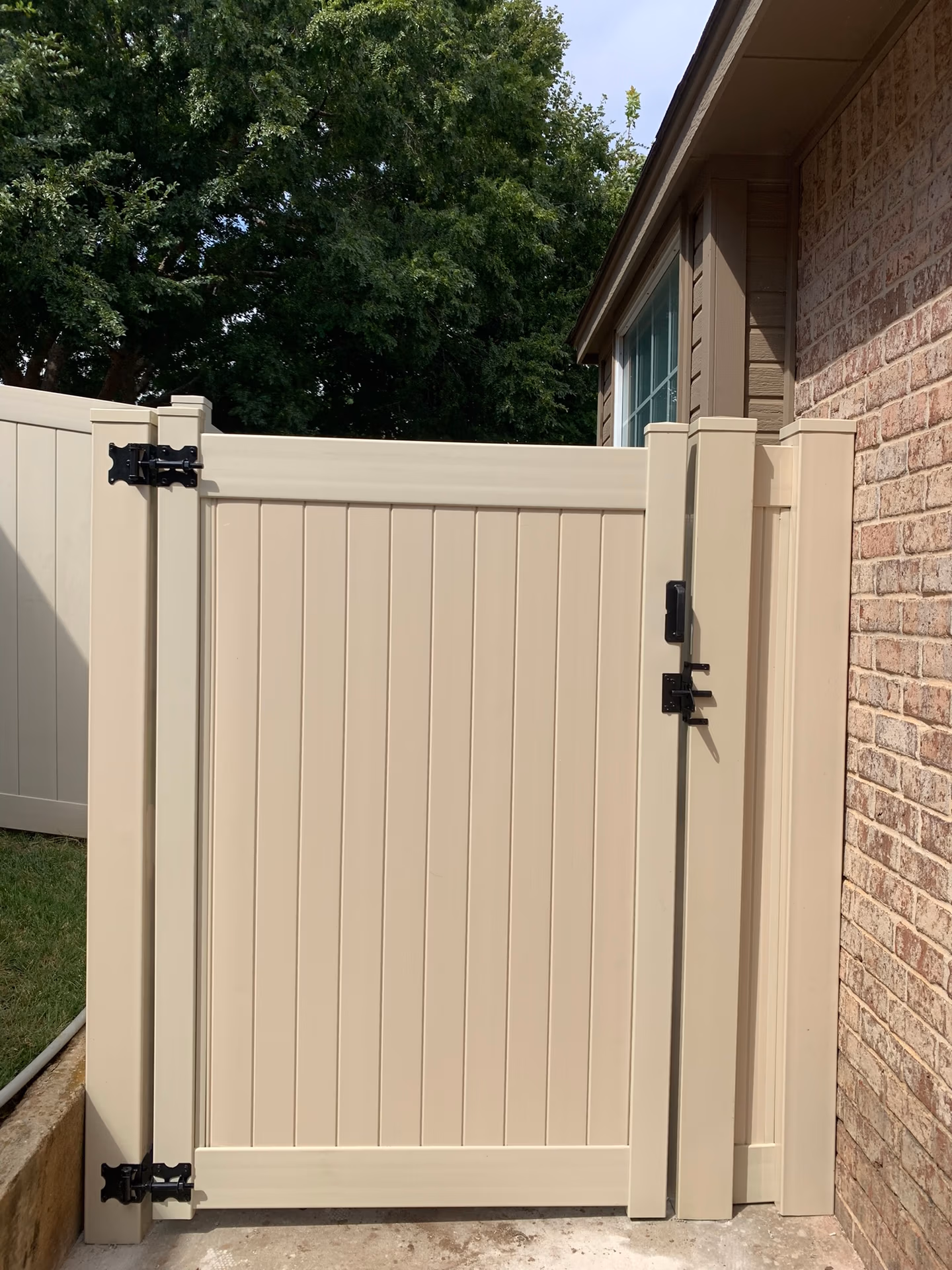 Custom vinyl fence gate by Midland Vinyl Products near me