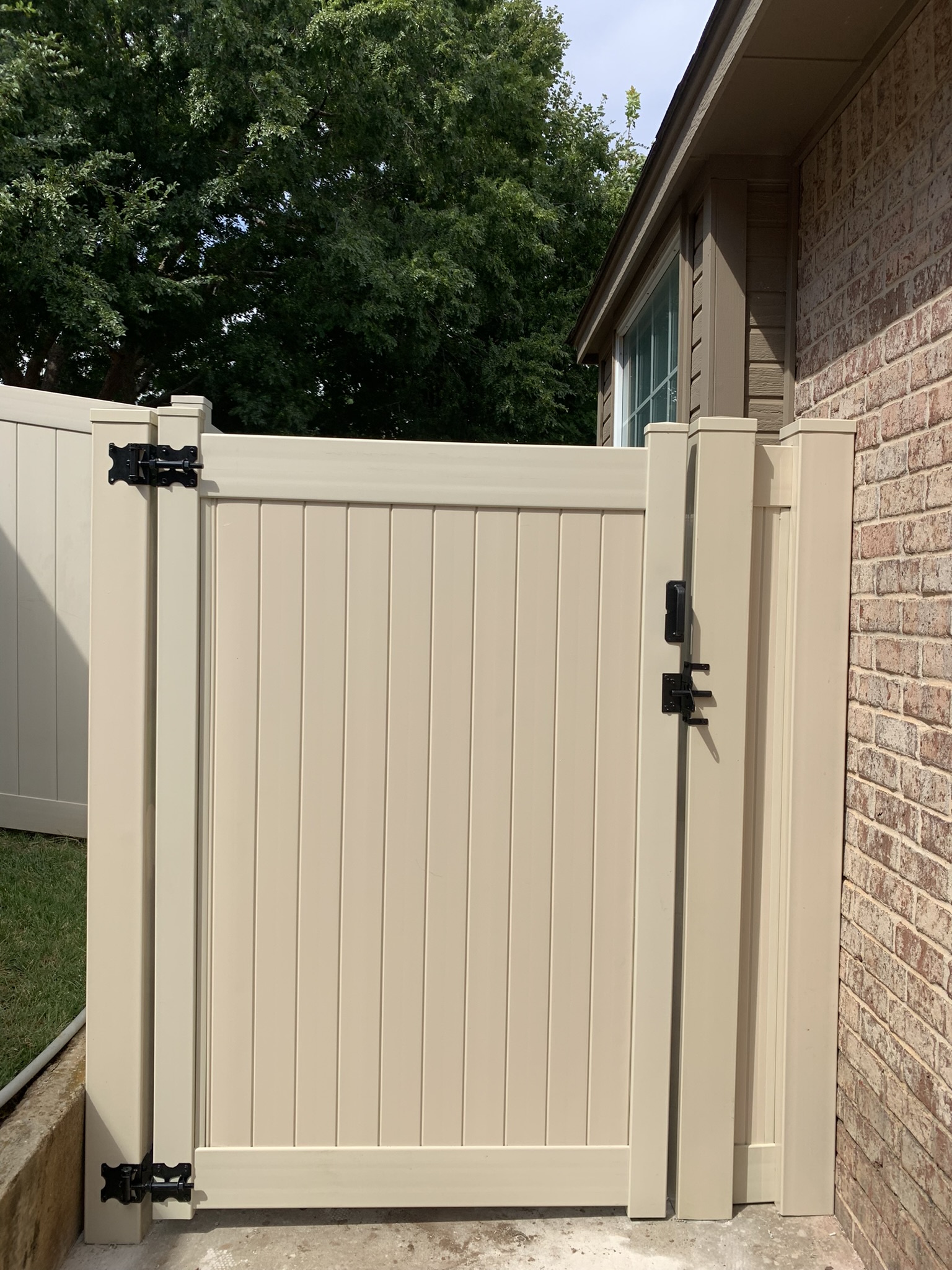 Custom vinyl fence gate by Midland Vinyl Products near me